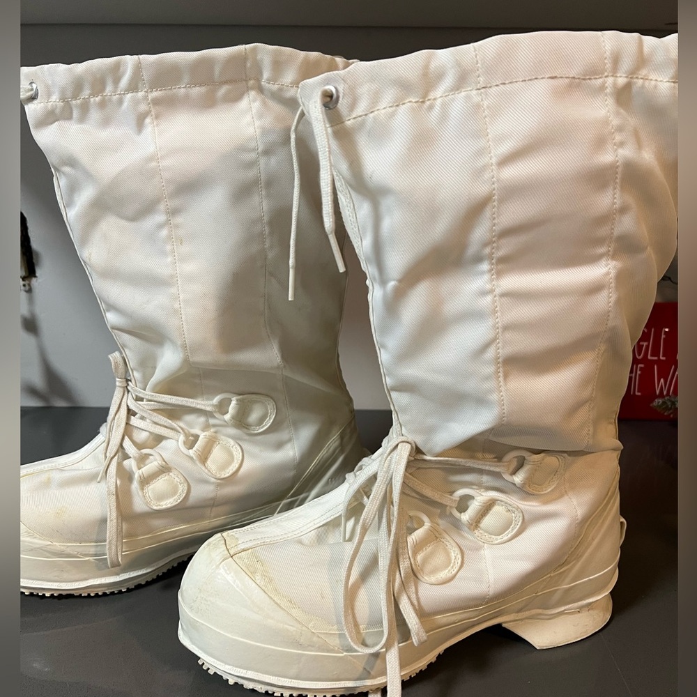 B6-4- Canadian Military Arctic MukLuk Boots with Liner